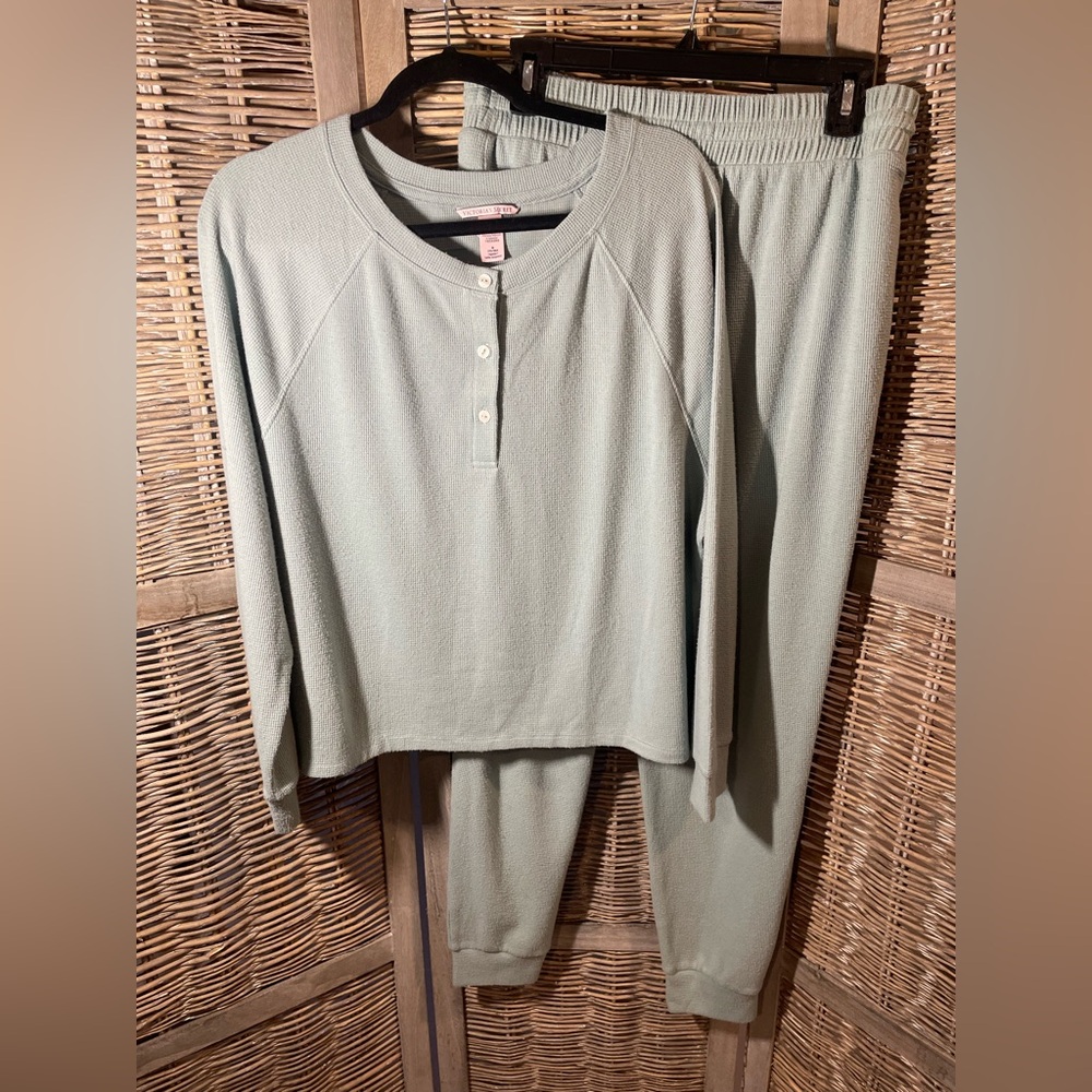 Victoria's Secret Light Green Henley Thermal Pajamas - Medium